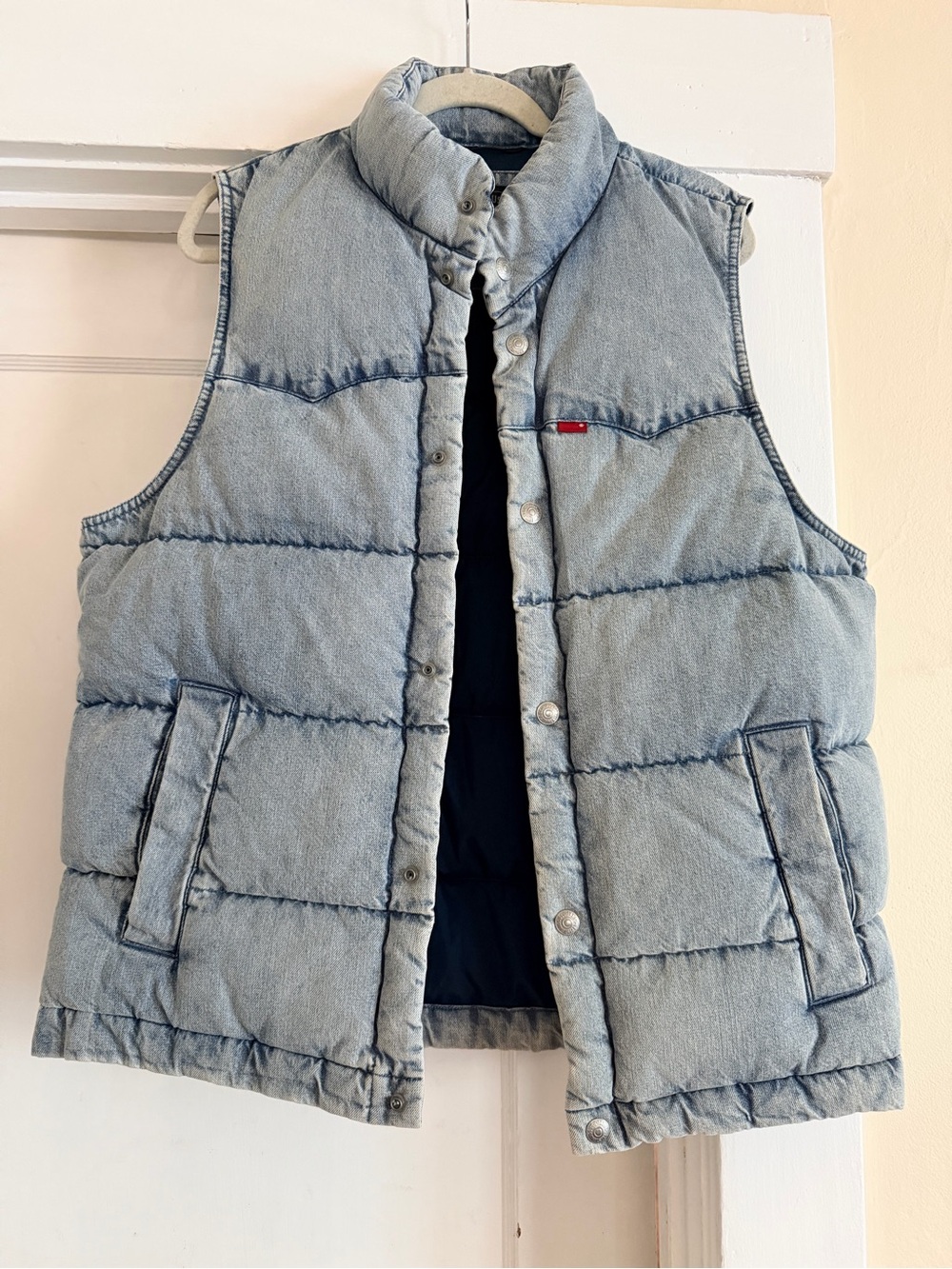 Levi’s Men’s Denim Puffer Vest Light Wash Down Fill Size Small NWT - Picture 2 of 5